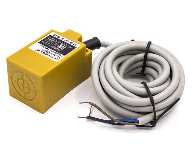 Концевой индуктивный датчик TL-N10MF1